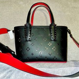 GONE 👏🏼 CHRISTIAN LOUBOUTIN 🌤️ small Cabata